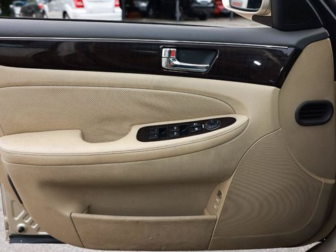 Used 2011 Hyundai Genesis 3.8 RWD image 40