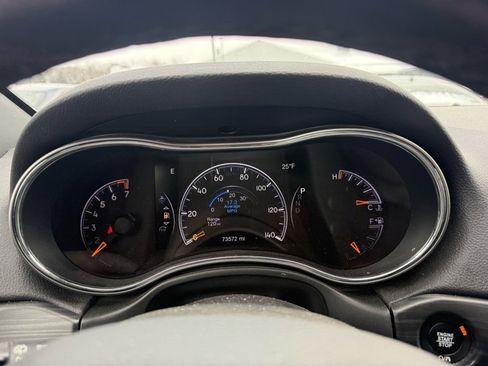 Used 2021 Jeep Grand Cherokee Laredo X image 11