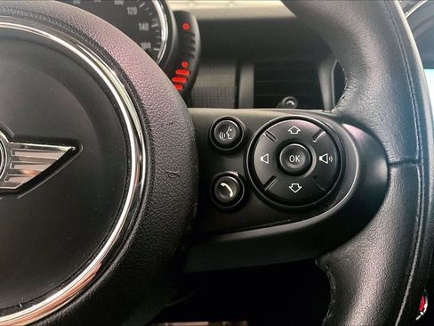 Used 2016 MINI Cooper 4-Door Hardtop image 17