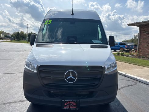 Used 2025 Mercedes-Benz Sprinter 2500 image 8
