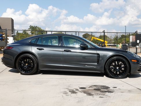 Used 2020 Porsche Panamera image 18