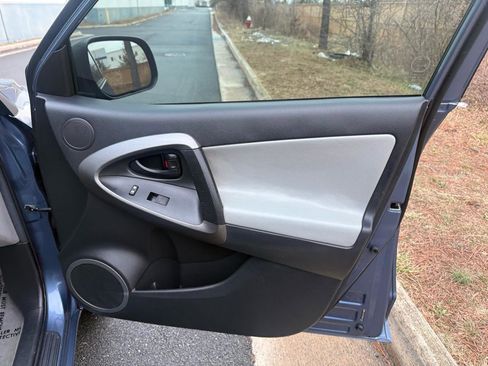 Used 2012 Toyota RAV4 FWD w/ Upgrade Value Pkg image 23