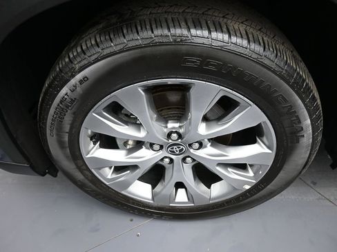 Certified 2025 Toyota Grand Highlander AWD image 14