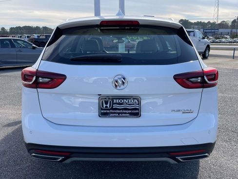 Used 2019 Buick Regal Essence w/ Driver Confidence Package I image 3