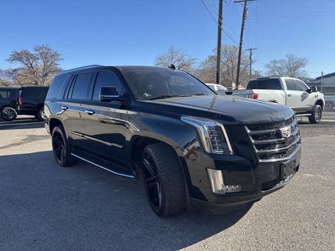Used 2019 Cadillac Escalade Luxury w/ Escalade Sport Edition image 2