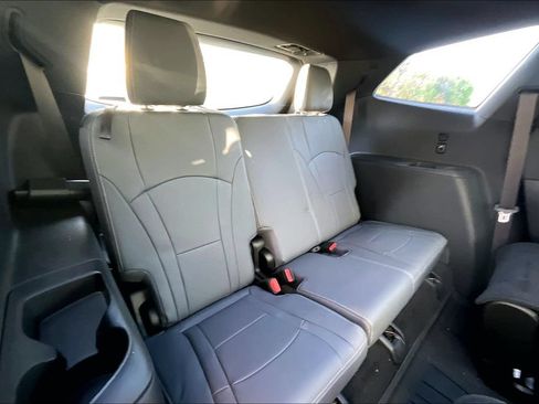 Used 2023 Buick Enclave Essence w/ Experience Buick Package FWD image 38