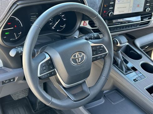 Used 2023 Toyota Sienna XLE w/ XLE Plus Package image 26