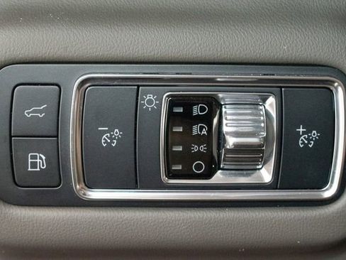 Used 2024 Lincoln Nautilus Premier AWD/4WD image 33
