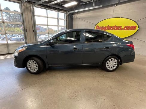 Used 2017 Nissan Versa S FWD image 2