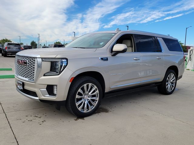 Used 2023 GMC Yukon XL Denali AWD/4WD image 4
