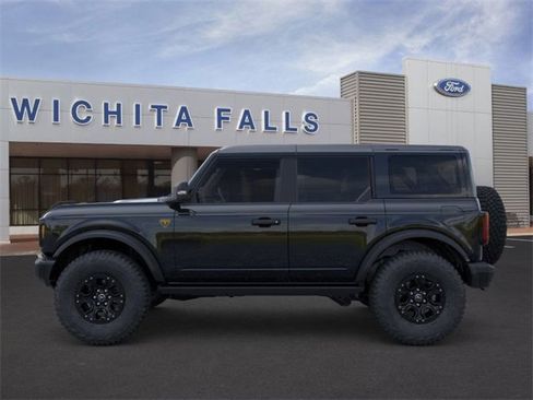 New 2025 Ford Bronco Badlands image 3