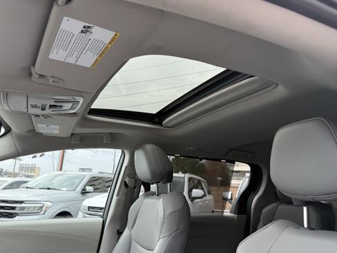 Used 2024 Toyota Sienna XLE image 14