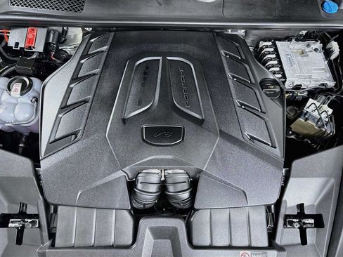 Certified 2025 Porsche Cayenne S AWD/4WD image 31
