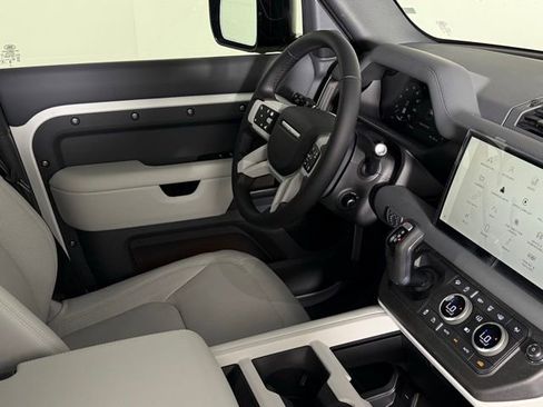 New 2025 Land Rover Defender 110 S image 36