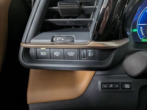 Used 2025 Toyota Crown Signia image 22