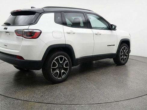 Used 2025 Jeep Compass Trailhawk image 9