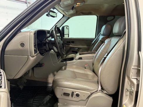 Used 2007 GMC Sierra 2500 SLT w/ Heavy-Duty Power Package AWD/4WD image 13
