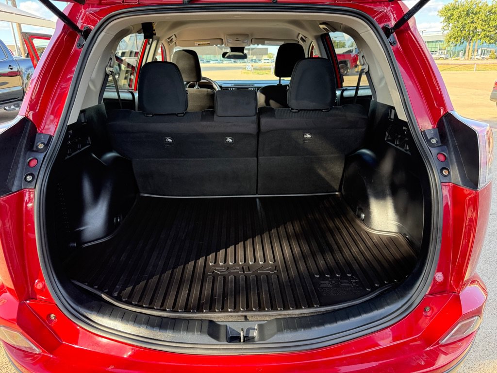 Used 2017 Toyota RAV4 LE w/ All Weather Liner Package FWD image 21