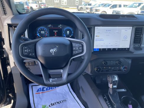 New 2025 Ford Bronco Base image 15