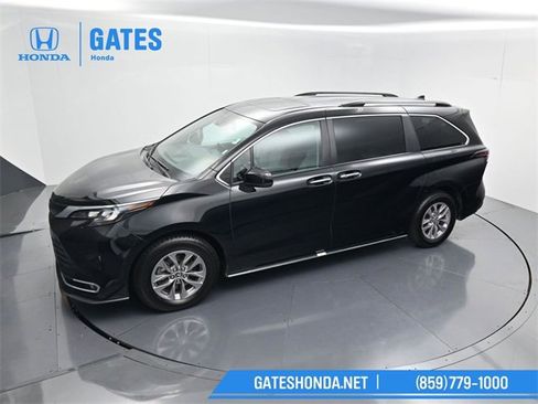 Used 2024 Toyota Sienna XLE image 53
