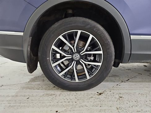 Used 2021 Volkswagen Tiguan SE image 13
