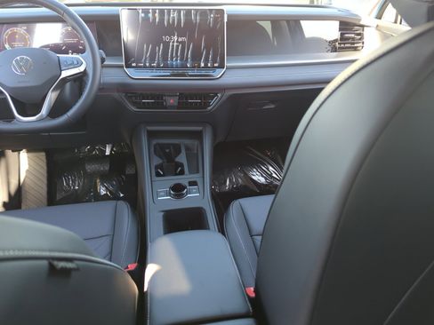 New 2026 Volkswagen Tiguan SE image 19