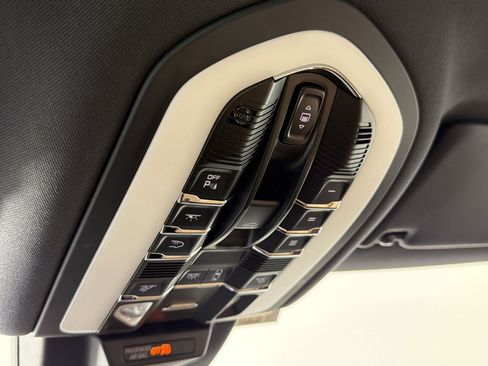 Certified 2024 Porsche Macan S AWD/4WD image 30
