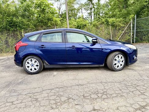 Used 2012 Ford Focus SE FWD image 2