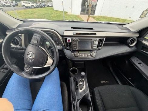 Used 2015 Toyota RAV4 XLE AWD/4WD image 4