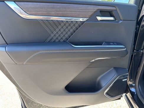 Used 2024 GMC Acadia Denali image 31