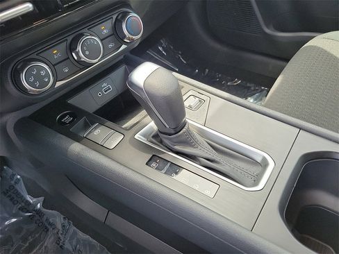 New 2025 Nissan Kicks S image 9