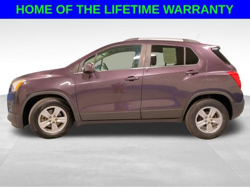 Used 2016 Chevrolet Trax LT w/ LT Sun and Sound Package image 3