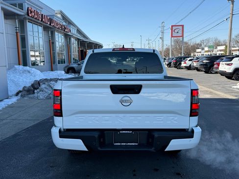 Used 2025 Nissan Frontier SV image 11