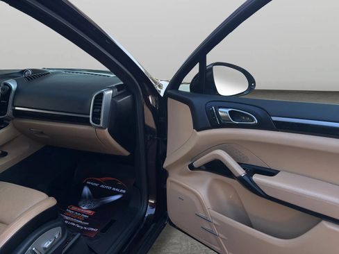 Used 2016 Porsche Cayenne AWD/4WD image 19
