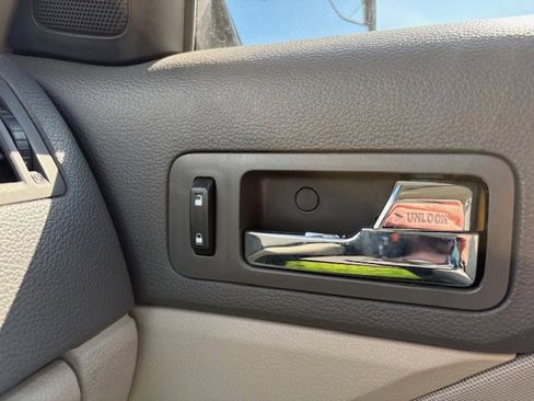 Used 2012 Ford Fusion SE FWD image 19