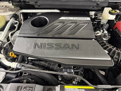 Used 2025 Nissan Rogue SL AWD/4WD image 33