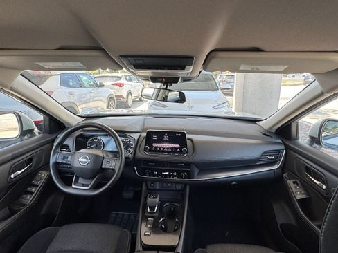 Used 2025 Nissan Rogue SV FWD image 35
