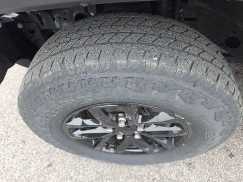 Used 2023 Jeep Gladiator Sport AWD/4WD image 9