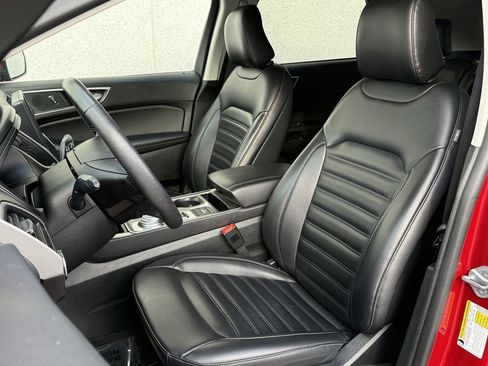 Used 2024 Ford Edge SEL image 18