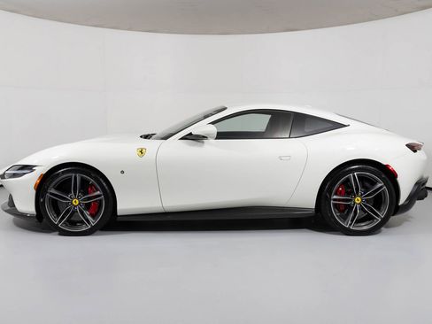 Used 2022 Ferrari Roma image 3