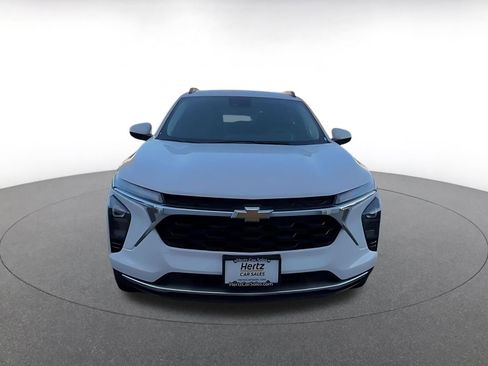 Used 2025 Chevrolet Trax LT image 4