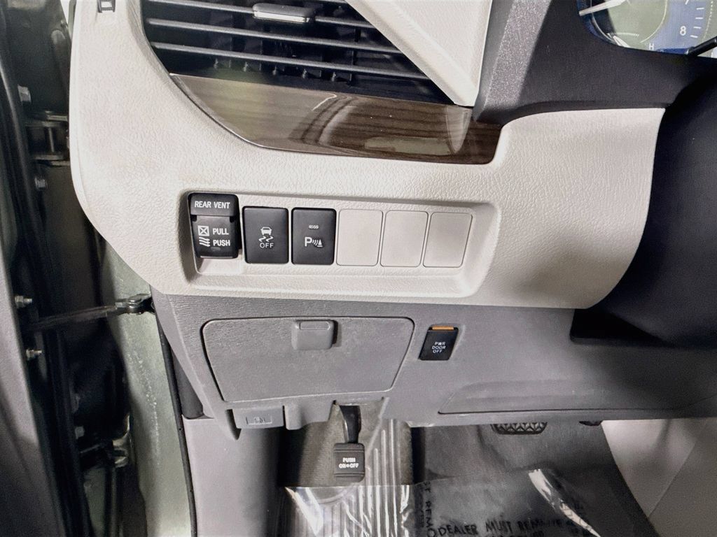 Certified 2020 Toyota Sienna XLE w/ XLE Navigation Package FWD image 22