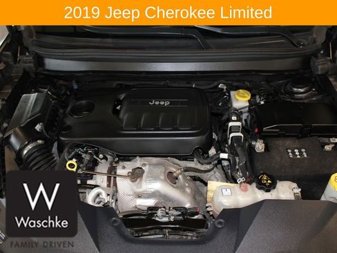 Used 2019 Jeep Cherokee Limited AWD/4WD image 9