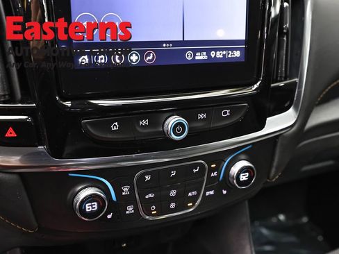 Used 2021 Chevrolet Traverse LT image 20
