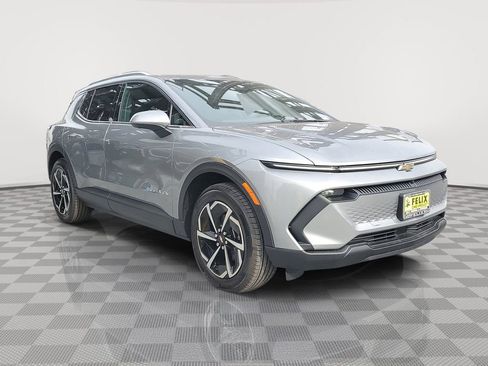 New 2026 Chevrolet Equinox EV LT image 2