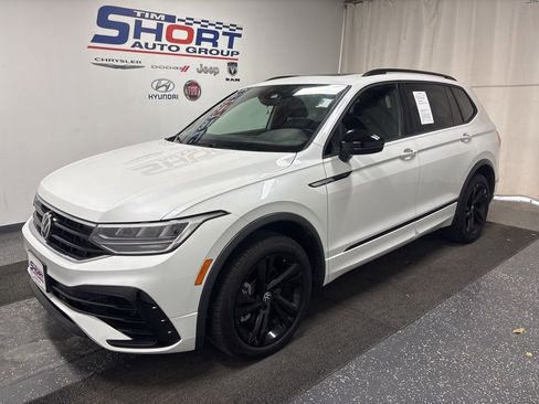 Used 2024 Volkswagen Tiguan SE R-Line image 1