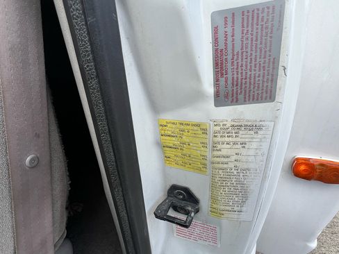 Used 2000 Ford F350 4x4 Regular Cab DRW Super Duty image 32