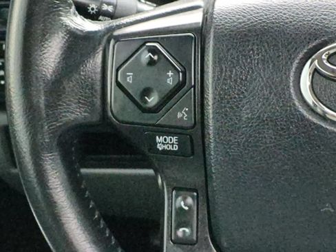 Used 2019 Toyota Sequoia SR5 AWD/4WD image 25