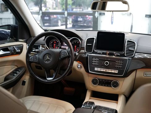 Used 2018 Mercedes-Benz GLS 450 4MATIC image 32