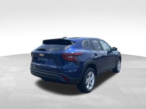 Used 2024 Chevrolet Trax LS w/ LS Convenience Package FWD image 5
